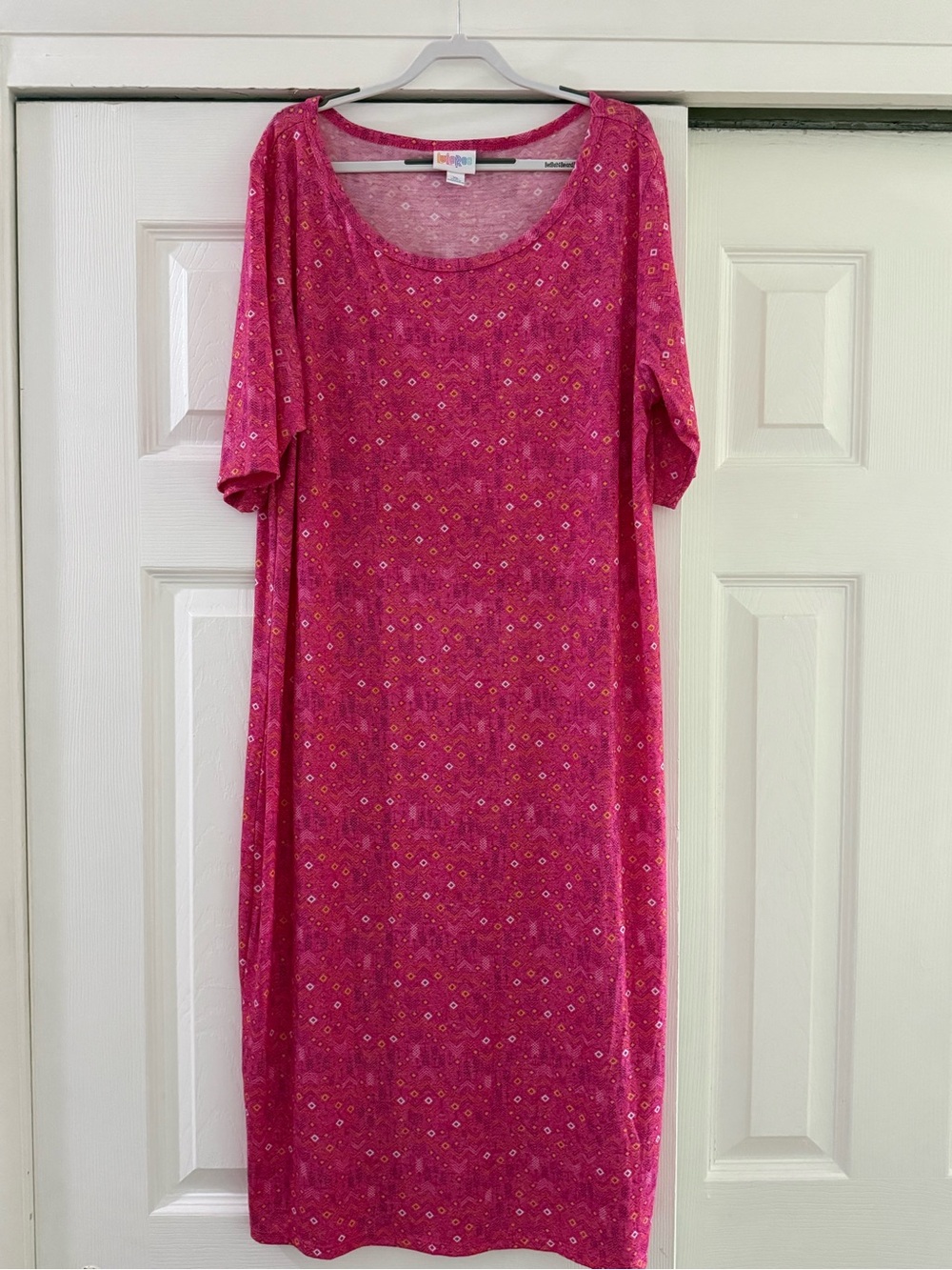 🩷 LuLaRoe Pink Geo Print Maxi Dress 🩷